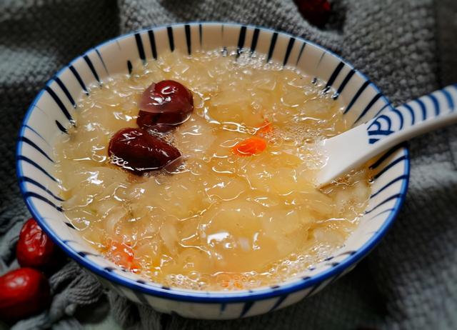 白露前后，多给家人吃这6种白色食物，应季而食，身体更健康