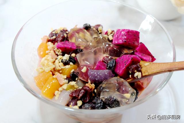 女儿要吃冰粉，妈妈第一次动手做，没想到这么简单，太好吃了