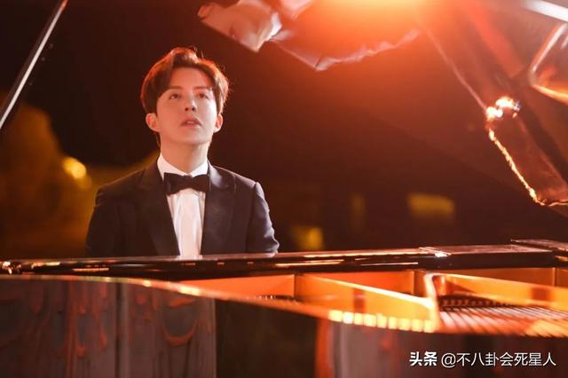 王力宏李云迪春晚:李云迪嫖娼被抓，王力宏粉丝称“恶人终有报应”，他当年做啥了