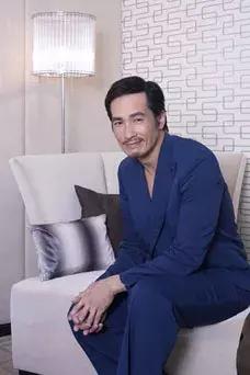 48岁直认自己是快乐的中年 凭借《溏心风暴》一角成双料视帝