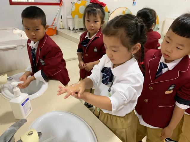 金水一幼中、大班开学第一天掠影