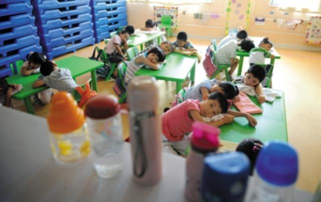 孩子上幼儿园就是玩？随意请假家长也不在意，断断续续入园有危害