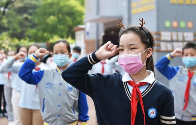 10岁女童身高168cm，儿科：秋冬可多吃这3种食物，或有助孩子长高