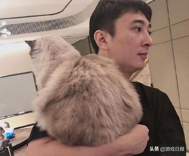 王思聪花百万配电脑,跑分9万7,世界排名第4,内存就有2个T
