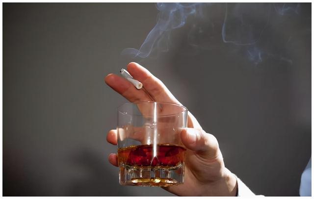 晚上睡觉，总感觉嘴里很苦，还发干？注意：或与这4个原因有关