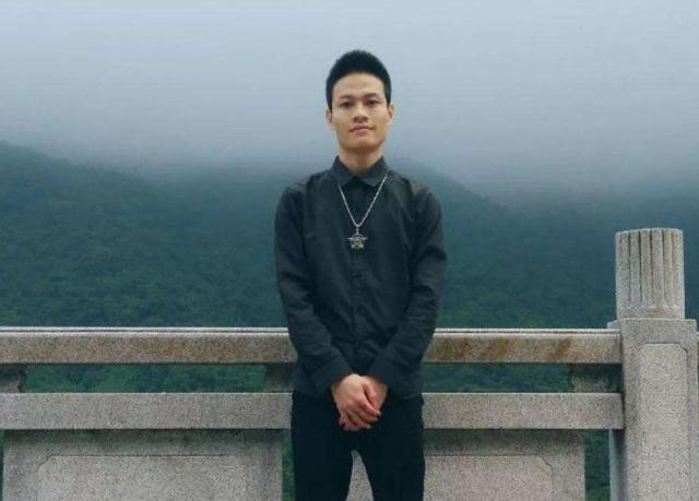 2006年，11岁少年创“杀马特家族”，两次退出后创业为自己正名