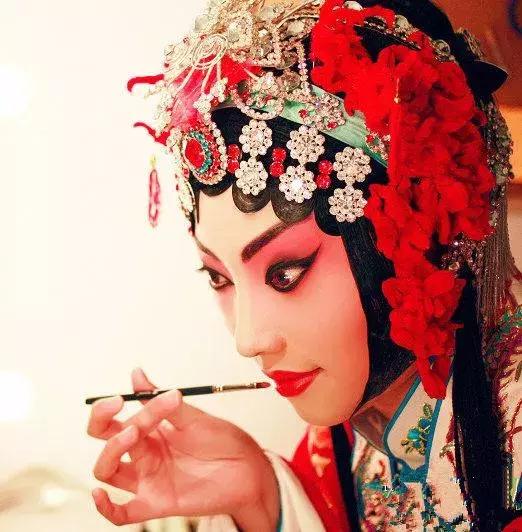 戏曲旦角化妆痛苦吗