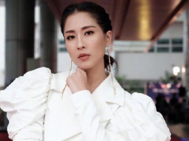 TVB演员向于正求合作惨遭无视，网友劝其三思后行！