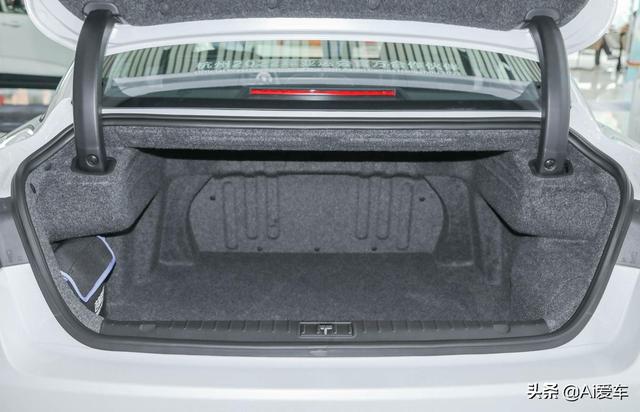 1.5L油耗低价家用大轿车，轴长2米87上绿牌，92油好养，博瑞ePro