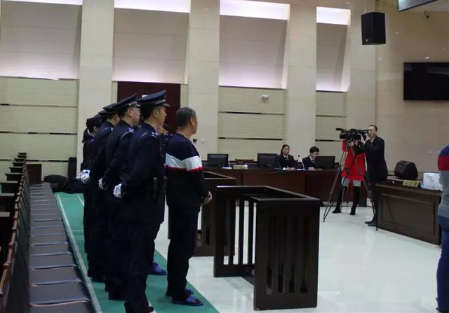 某某,武某在沈阳市某大型综合类水果批发市场及附近多次实施寻衅滋事