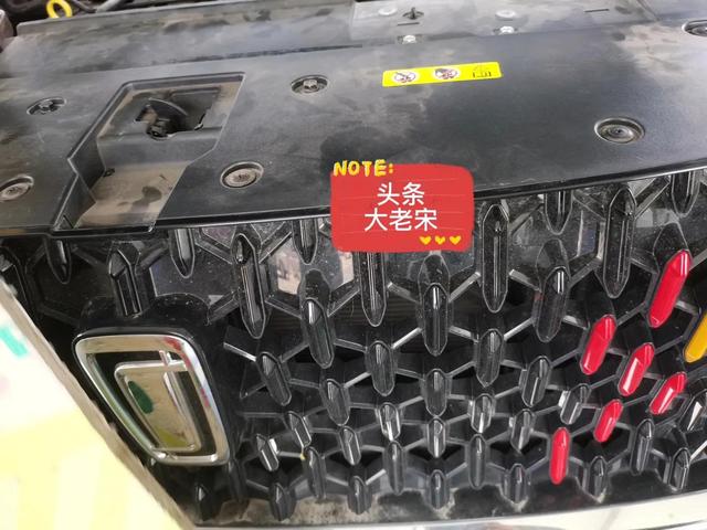 发动机号在车哪个位置(汽车发动机号在哪位置)