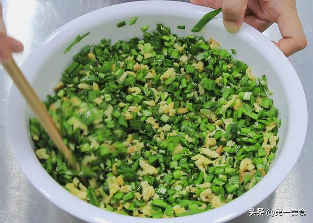 饼的制作方法 饼的制作方法（槐花饼的制作方法） 美食