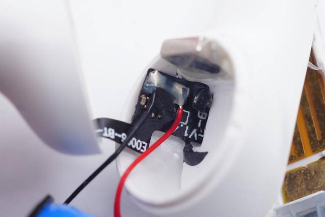 采用高通QCC3040蓝牙主控，omthing首款降噪耳机AirFree2拆解报告