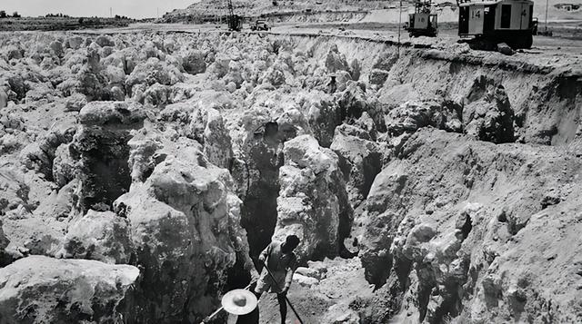 靠“鸟粪”暴富的国家，全民跑车成标配，结果矿挖完了全国傻眼了