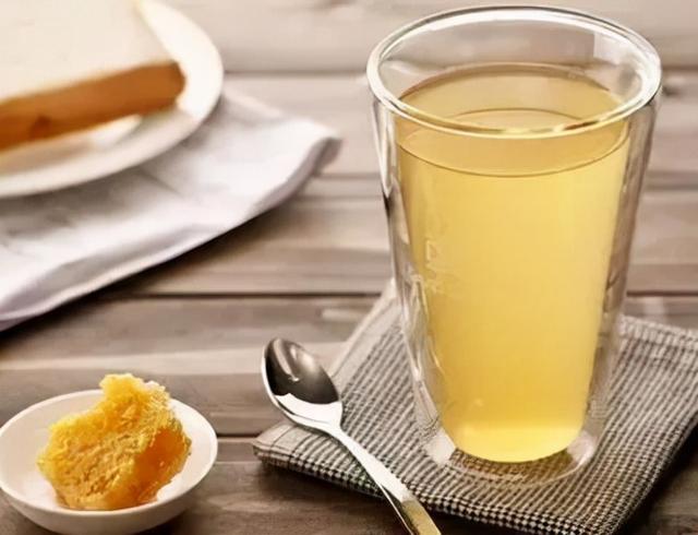 上年纪后疾病加速爆发！牢记“不睡两觉，远离两水”，为长寿助力