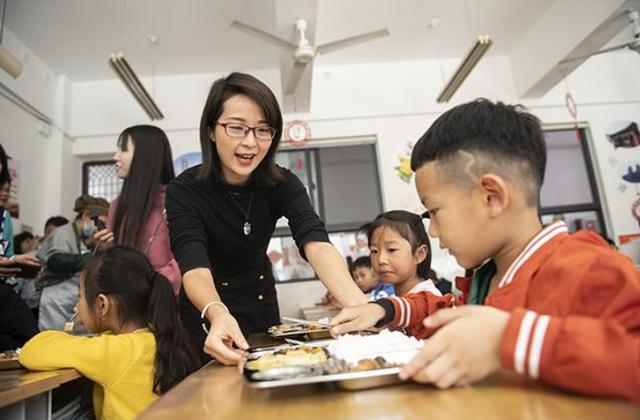 课后延时服务实行一周，家长和老师直呼受不了，新的问题又出现了