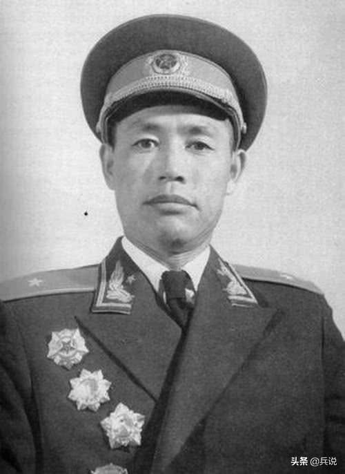 张万年:开国大校当了10年师长，60岁率部对越还击，点名让张万年归队