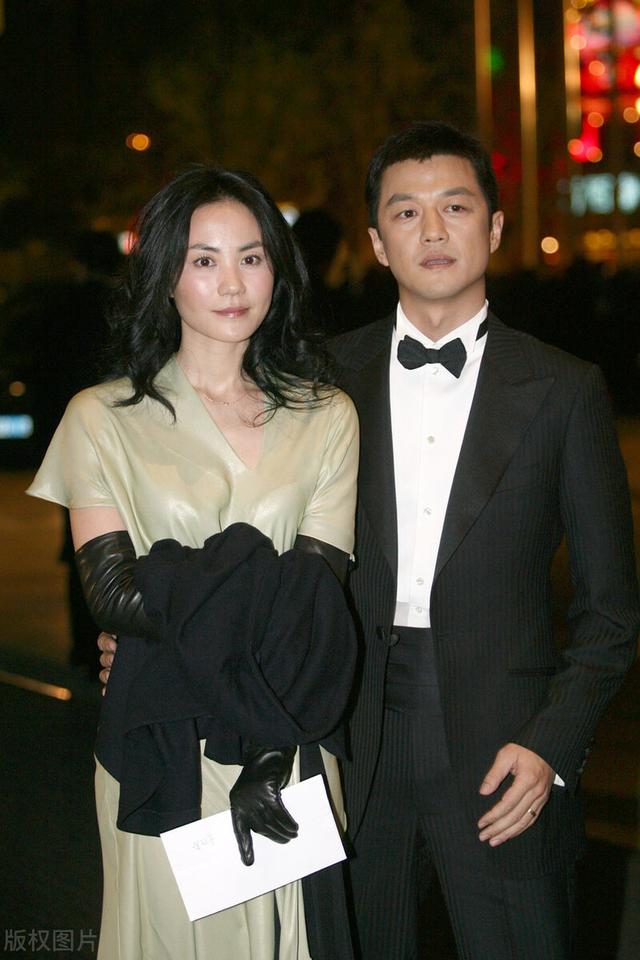 51岁李亚鹏再当爸！王菲“满脸的嫌弃”成全了老李“双重的幸福”
