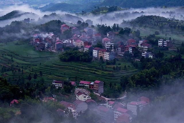 四月旅游