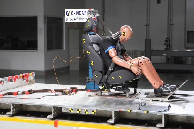 从女王副驾到移动大床房，现在的新势力一个比一个会玩