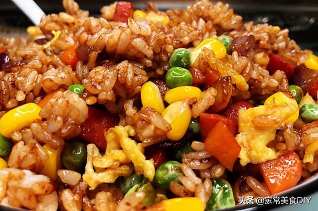 隔夜剩米飯千萬別倒，這樣炒實在香，飯粒金黃，口感彈牙，超好吃 美食頻道 第17张