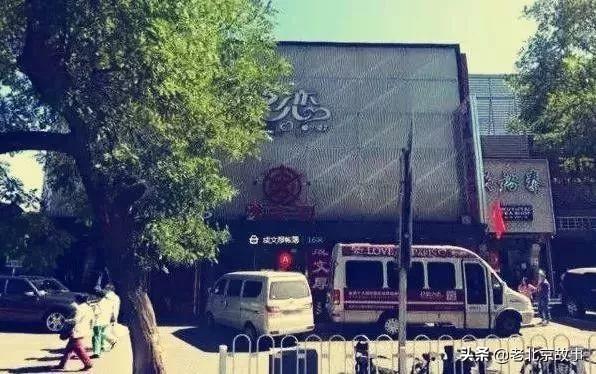 班尼路专卖店