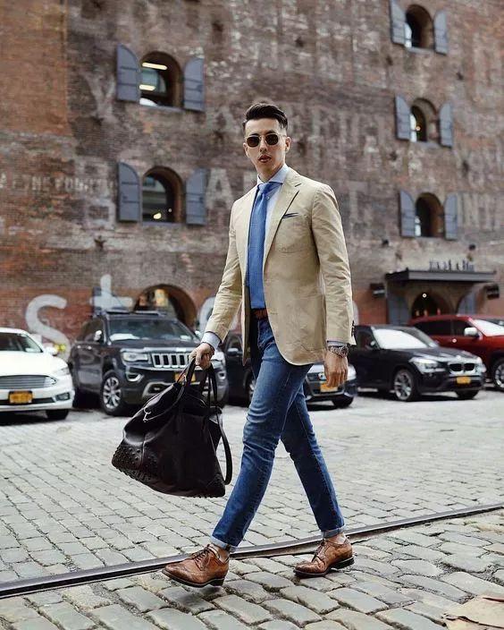 搭配皮鞋的裤子男(牛仔裤搭配什么皮鞋好看男)