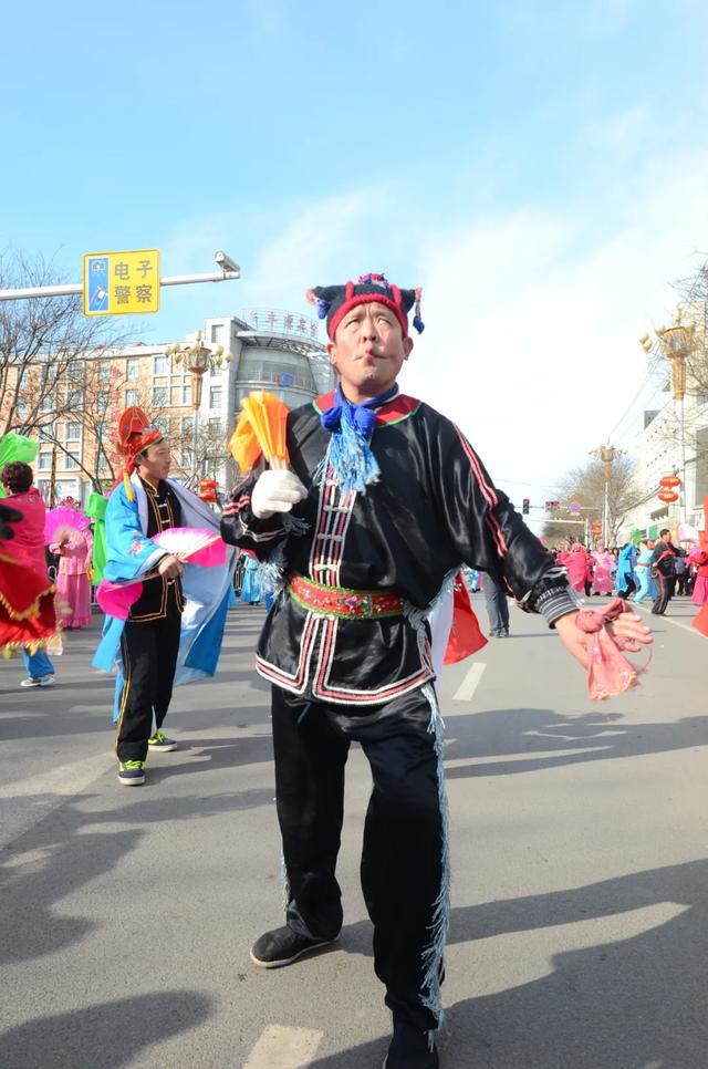 东北秧歌绕花组合视频乐亭地秧歌的传统表演方式