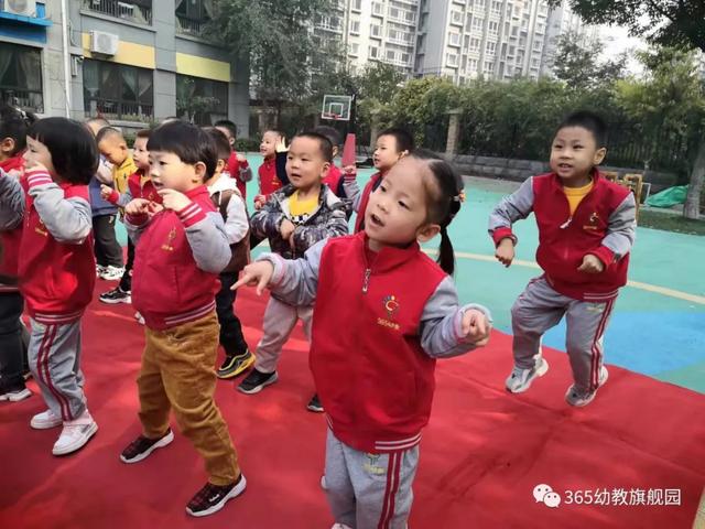 国旗下成长 阳光中起航——御驾新苑幼儿园每周一升旗仪式