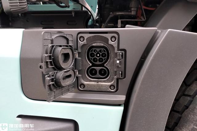 沃尔沃亮相了电动沃尔沃FH牵引车，实力如何？实拍带您好好看看