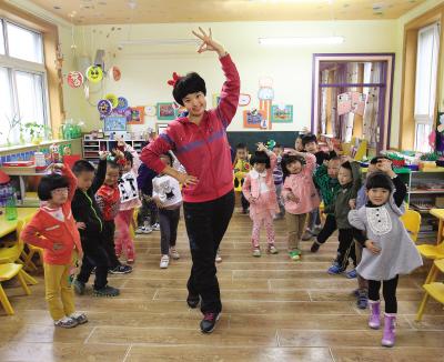 幼兒園托班科學教案:飛起來的雞毛