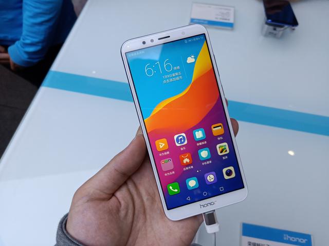 [云端云中君朋友圈自动点赞]，荣耀7x深色模式在哪设置