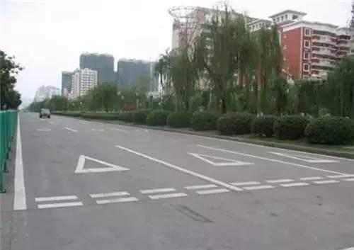 公路上的菱形是什么意思