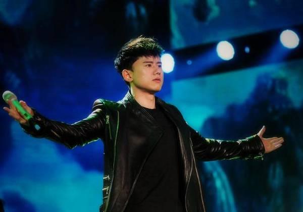 张杰跳舞恶搞(张杰逆战演唱会彩排)