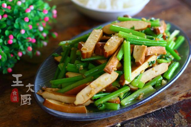 芹菜香干炒肉