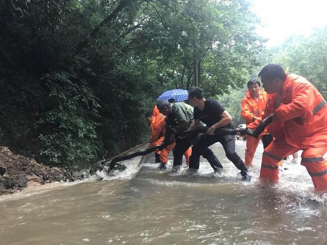 杭州保持3级防汛应急响应状态 全城全力排除积水