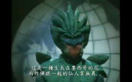 牛人把蜈蚣扔到破碎机