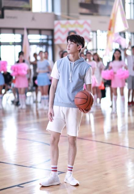 �人����ӰϷ(Ӱ�桶��õ����ǡ�·͸���·�������໴����������ƽ�����Ǳ�ζ)