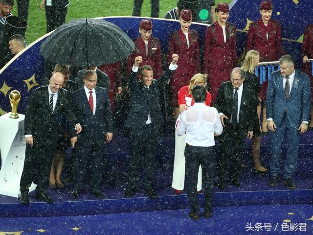 世界杯颁奖典礼现意外一幕 普京让各国领导人尴尬了
