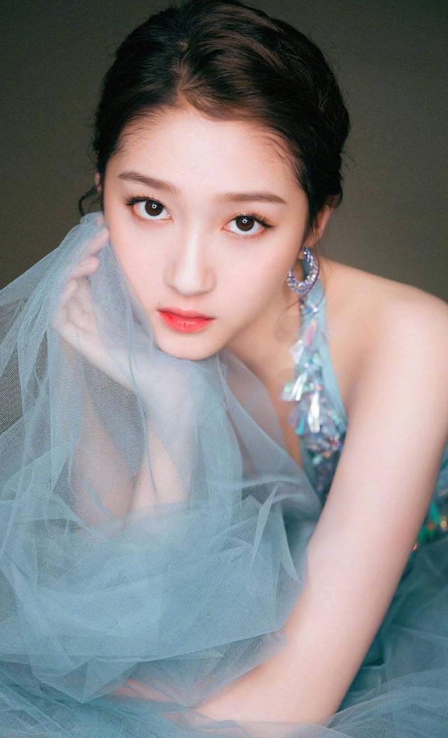 张若昀关晓彤吻戏(张若昀关晓彤吻戏视频)