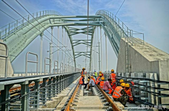 建精品工程展铁军雄风