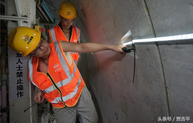 建精品工程展铁军雄风