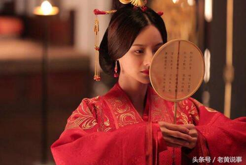 蔡文姬为救夫被曹操强留府中，其间发生了什么？
