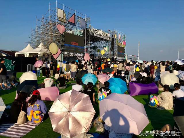 2018草莓音乐节:重庆草莓音乐节落幕 户外音乐节从“听”变成“玩”