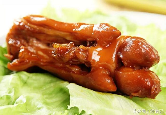 须水叫花鸡:郑州最好吃叫花鸡：大料半小时，老汤3小时，颜色金黄、香嫩入味