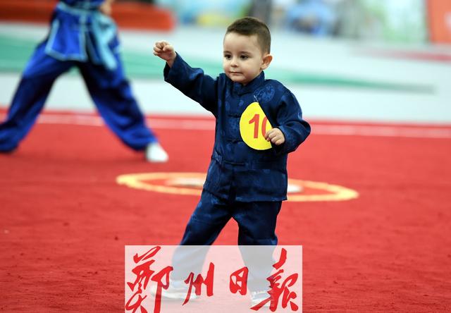 武术节年龄最小选手 2岁“功夫萌娃”萨尔瓦多