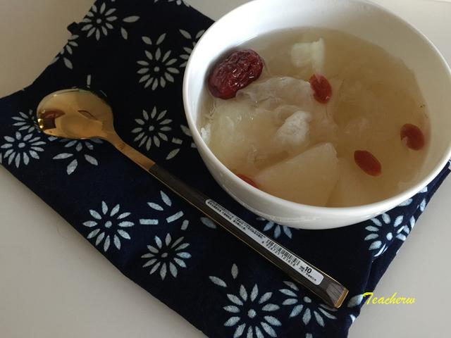 银耳用冷水泡还是热水