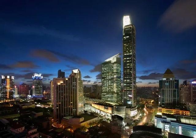 在香港有13栋大楼，在内地还有11个商场，陈启宗才是隐形富豪