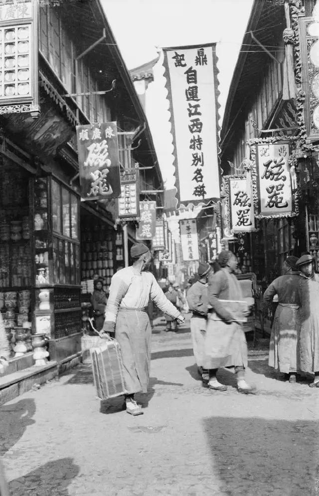 1920年代江南店铺老照片，可以想象当年的繁华