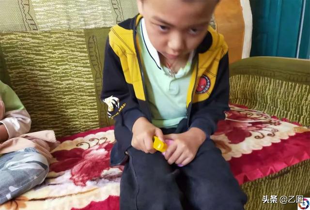 长子一岁确诊脑瘫，父母想再生一个有个依靠，谁知二宝患相同的病